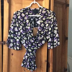 Beautiful Women’s Shortsleeved Silk Floral Blouse.
